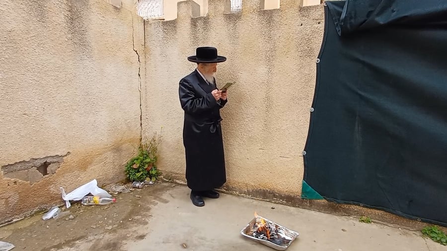 האדמו"ר מזלאטשוב בשריפת חמץ