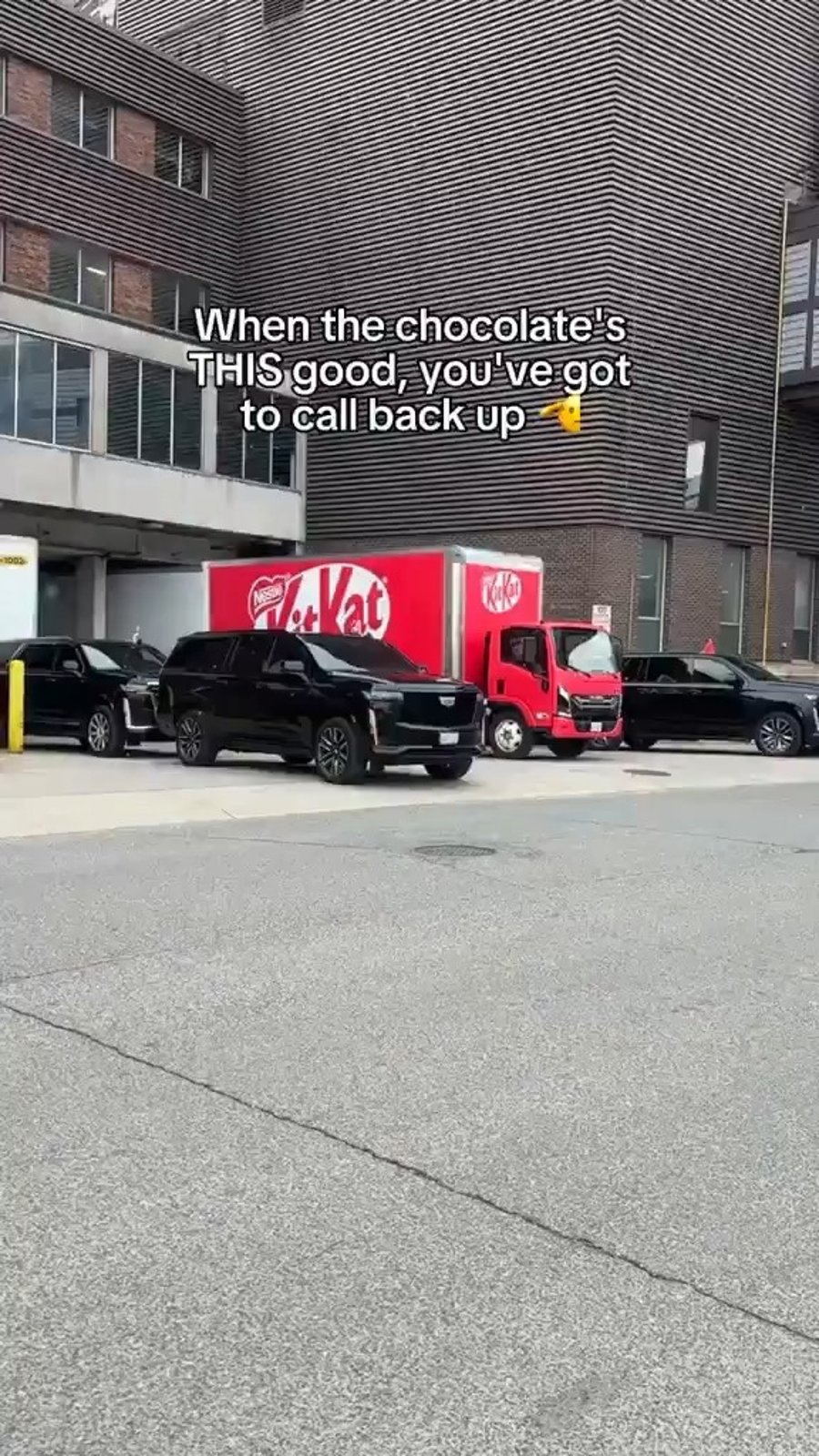 סרטון ה'אבטחה הכבדה' סביב המשאיות