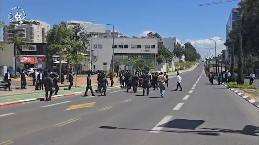 ההפגנה מחוץ לתל השומר