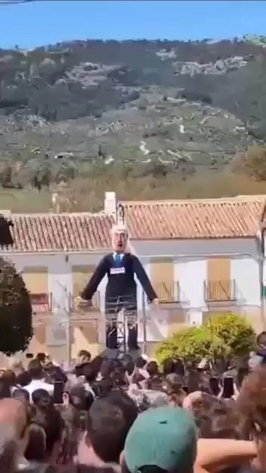 בובת ראש הממשלה נתניהו פוצצה והועלתה באש בספרד