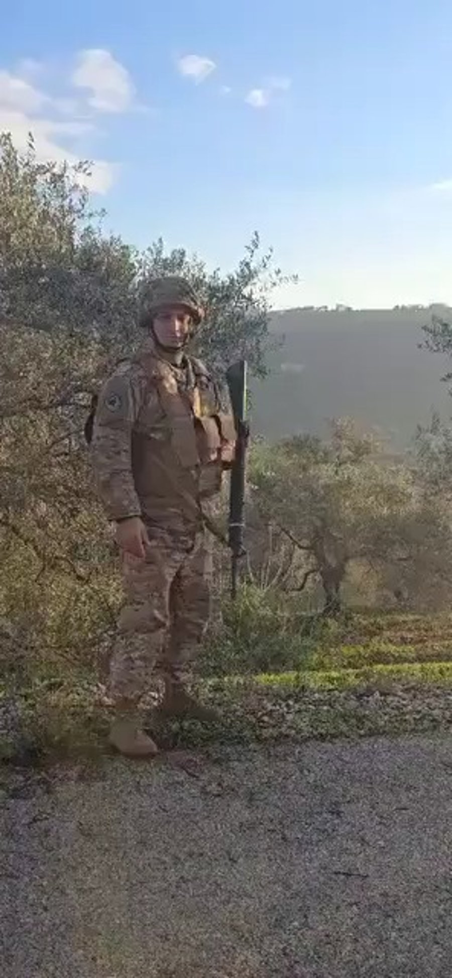 חייל לבנוני נשבע אמונים לחיזבאללה 