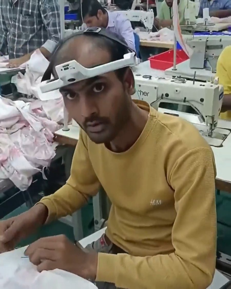 פועלים בהודו עם מצלמות ראש מאמנים בינה מלאכותית