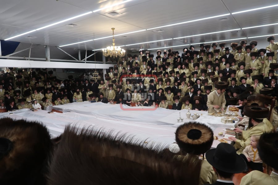 האדמו"ר מתולדות אברהם יצחק, מוצאי שב"ק ב'הר יונה'