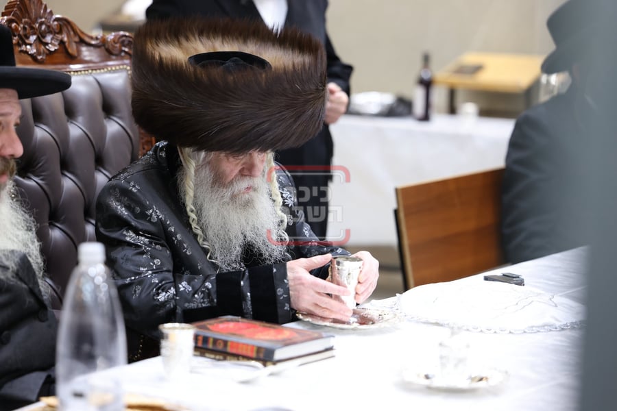 טיש פסח שני בחצה"ק קרעטשניף י-ם