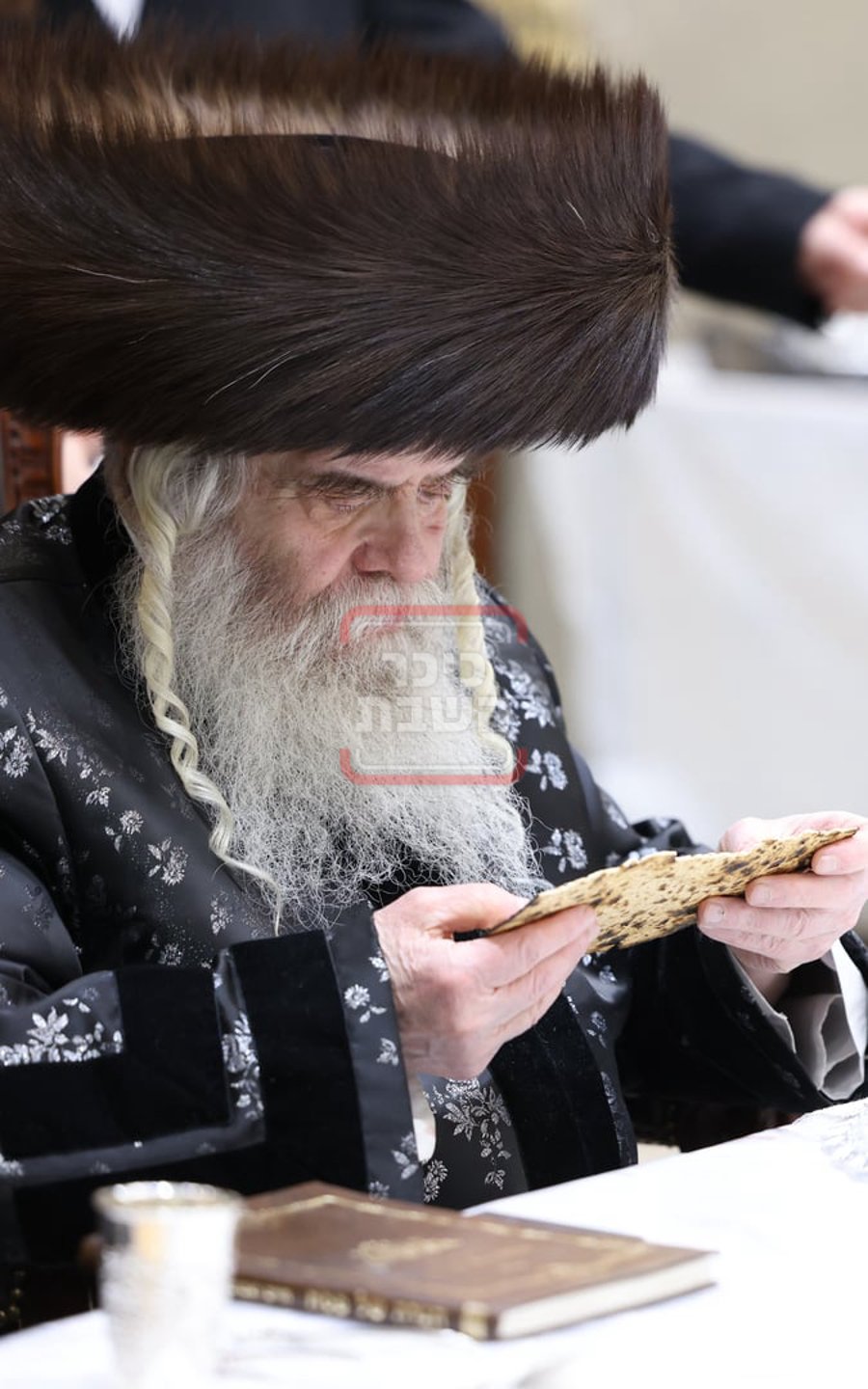 טיש פסח שני בחצה"ק קרעטשניף י-ם