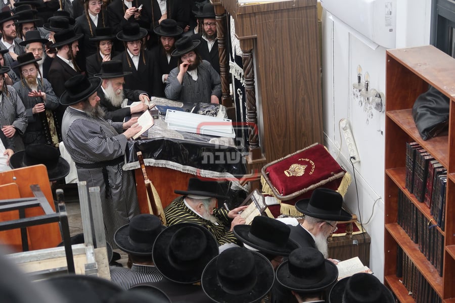 האדמו"ר מתולדות אברהם יצחק בטיש פסח שני