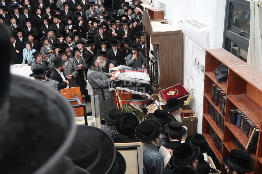 האדמו"ר מתולדות אברהם יצחק בטיש פסח שני