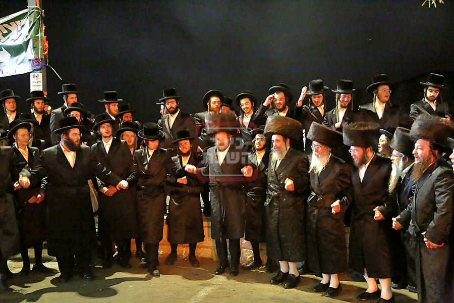 הגה"צ רבי חיים מאיר הגר, אב"ד קריית ויז'ניץ בהדלקה במירון