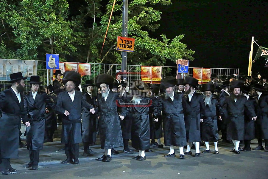 הגה"צ רבי חיים מאיר הגר, אב"ד קריית ויז'ניץ בהדלקה במירון