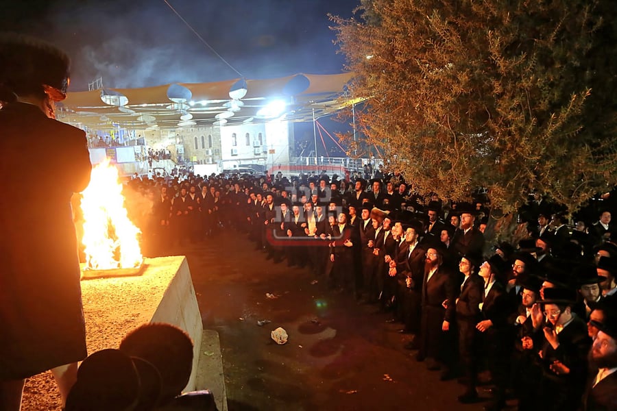 הגה"צ רבי חיים מאיר הגר, אב"ד קריית ויז'ניץ בהדלקה במירון
