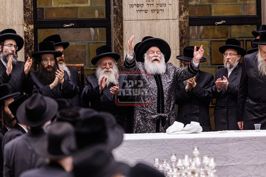 ל"ג בעומר בחצה"ק באבוב