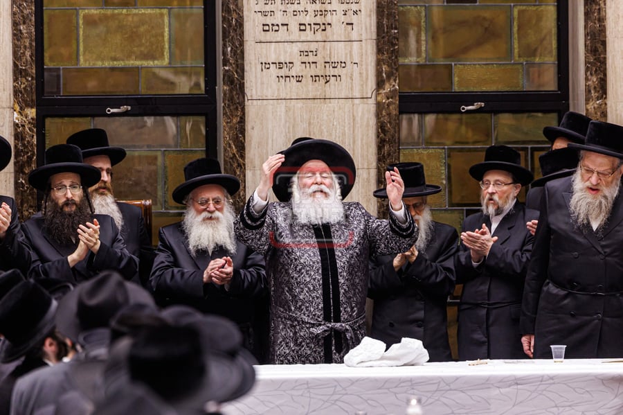 ל"ג בעומר בחצה"ק באבוב