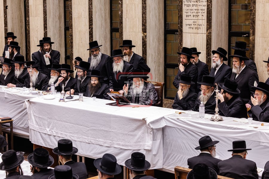 ל"ג בעומר בחצה"ק באבוב