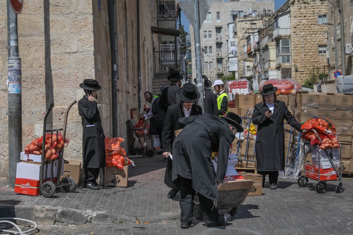 חלוקת 'קמחא דפסחא' במאה שערים