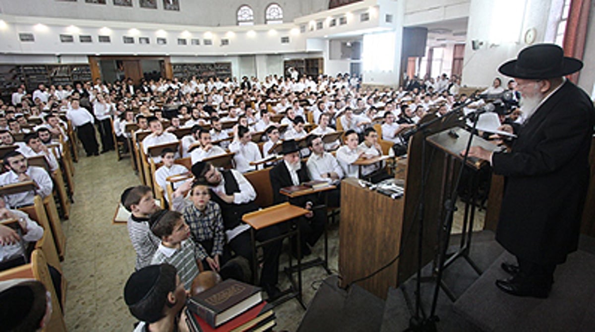 הגרמ"י נושא דברים.