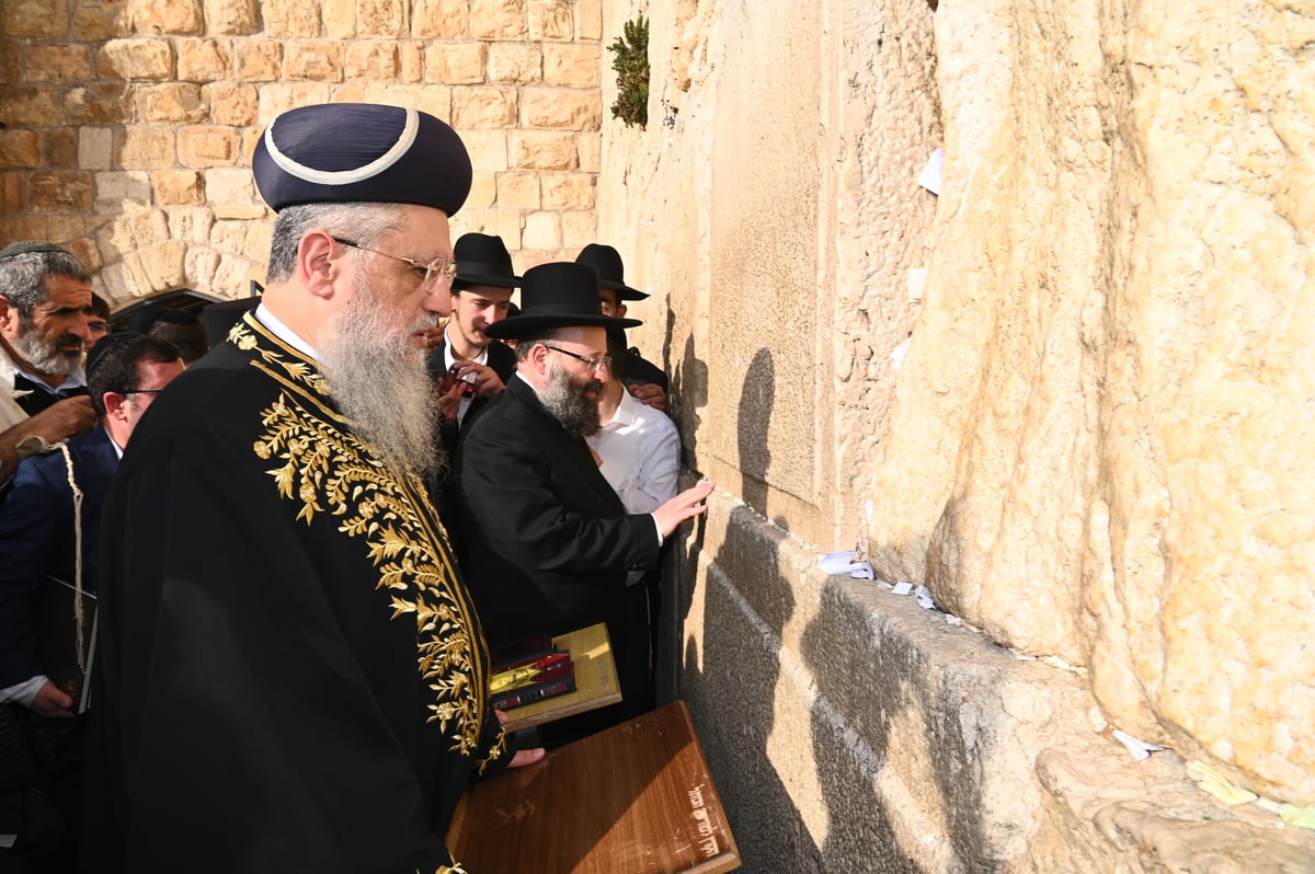 הכתרת הראש"ל הגאון הרב דוד יוסף