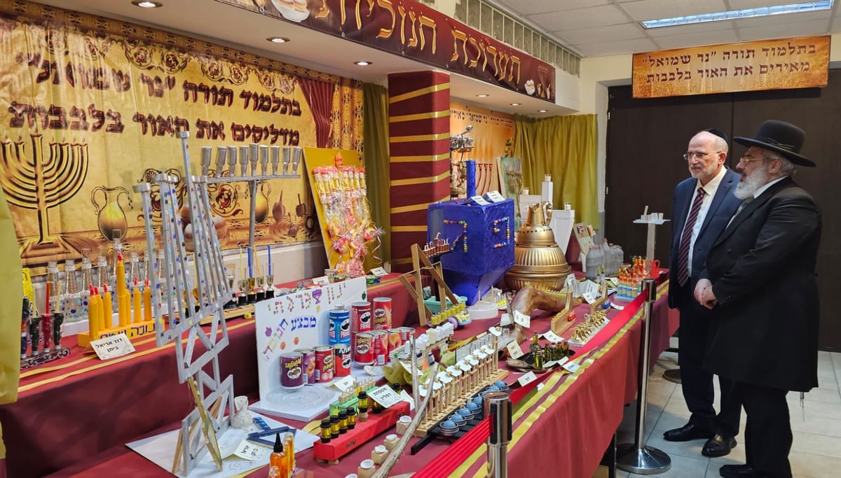 תערוכת חנוכיות וסביבונים בתלמוד תורה נר שמואל בחדרה